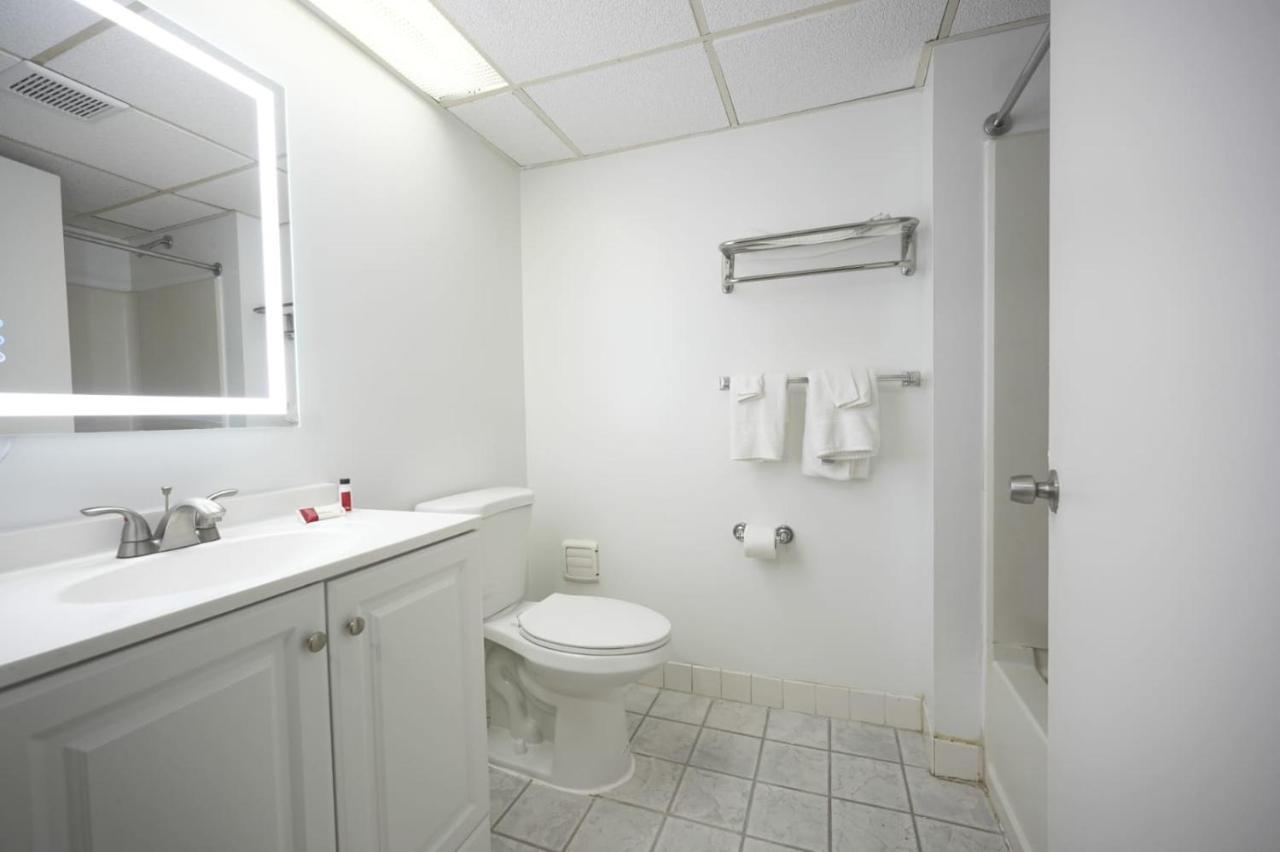 Greenwoods Inn & Suites Berlin Zewnętrze zdjęcie