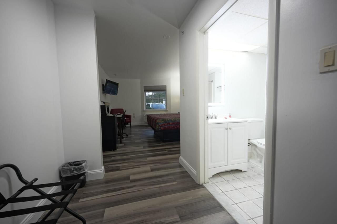 Greenwoods Inn & Suites Berlin Zewnętrze zdjęcie
